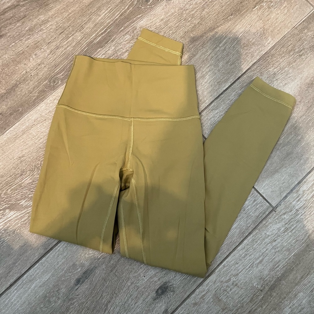 Lululemon align High-Rise Pant
25” Size 2